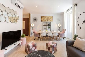 Unclassified image, 3 of 40, button - down town SOL, by MONARO***** (Madrid)