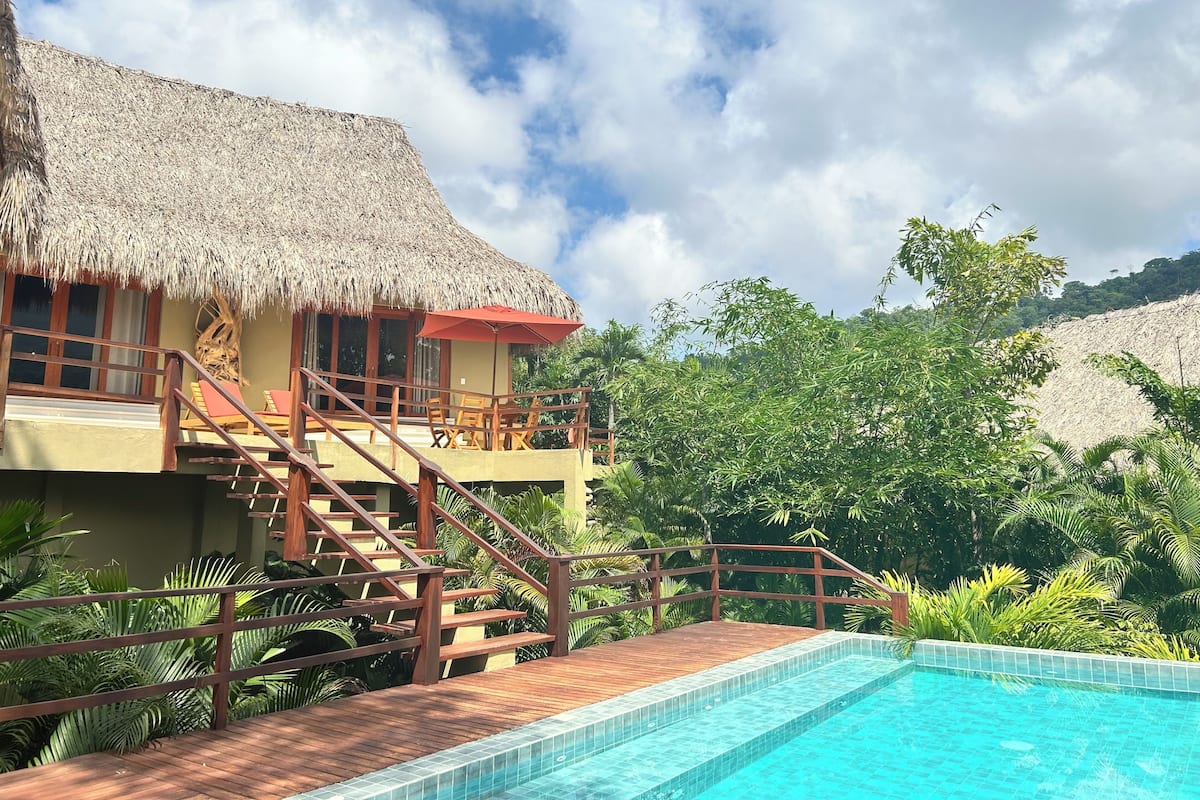 Grand Bungalow | Minibar, in-room safe, free WiFi, bed sheets