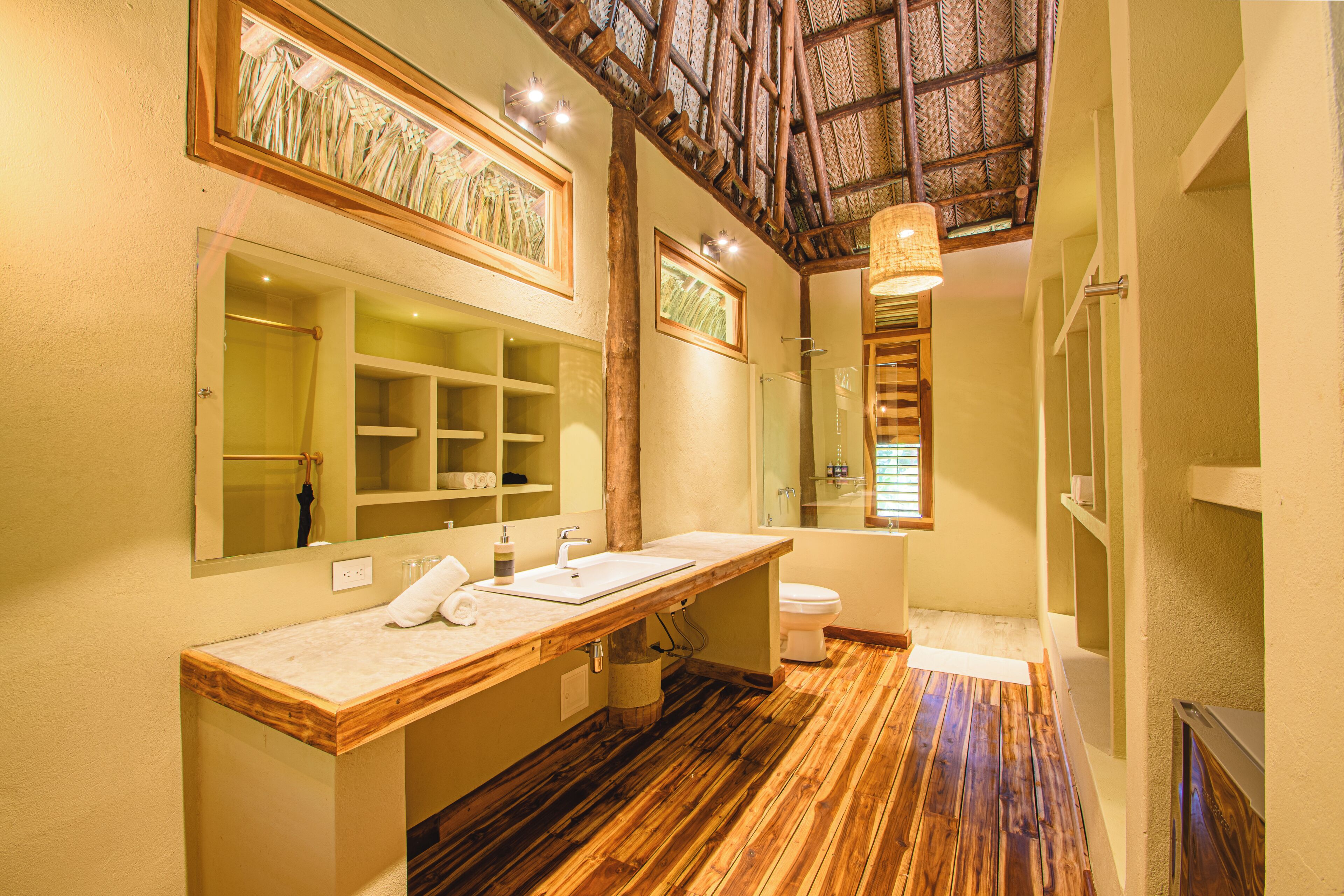 Deluxe Cabin | Bathroom | Shower, towels