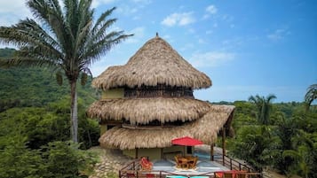 Fachada de la propiedad