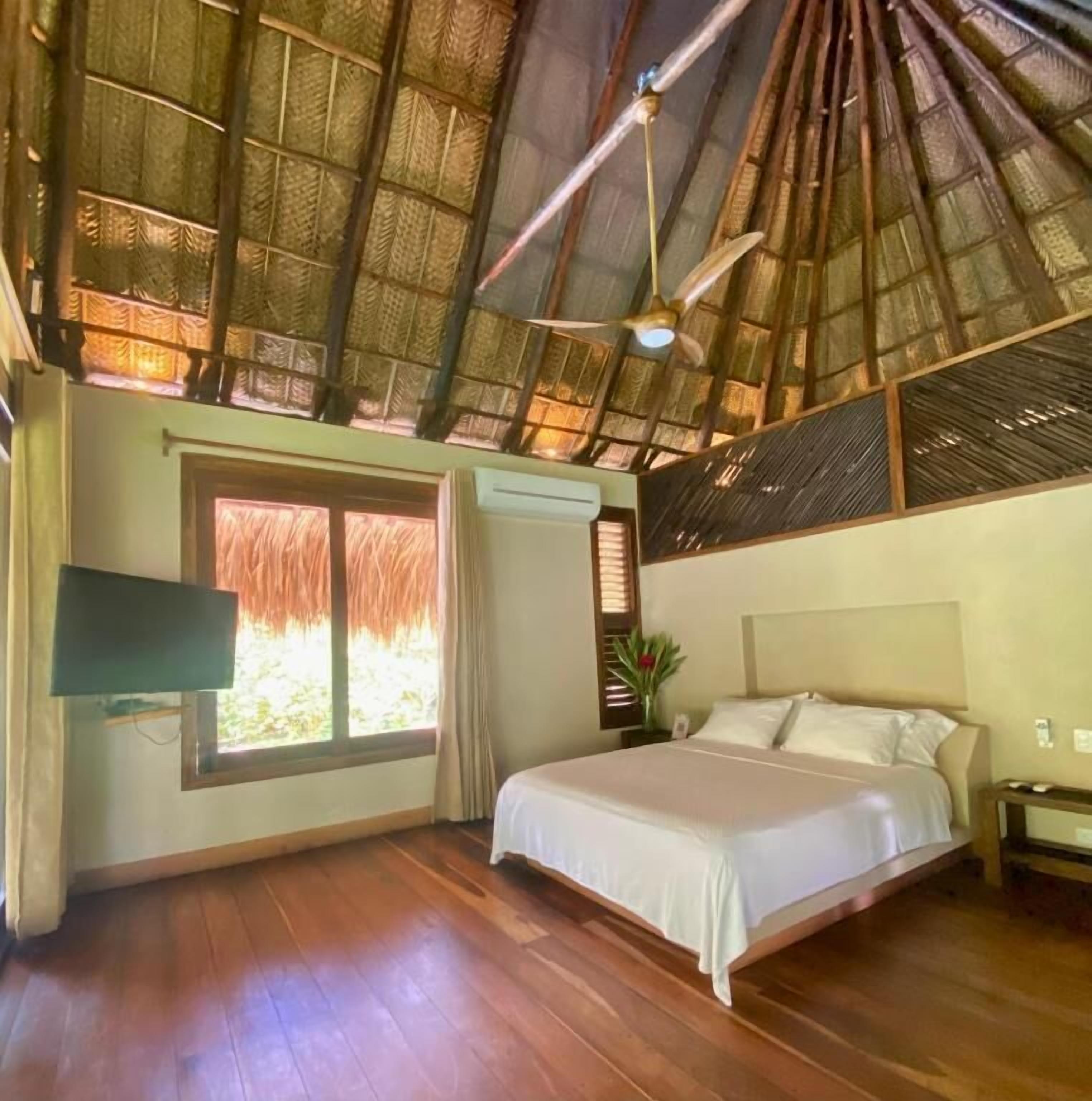 deluxe room | 1 bedroom, in-room safe, free wifi, bed sheets