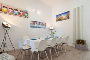 Unclassified image, 5 of 40, button - MAYOR SQUARE by MONARO***** (Madrid)