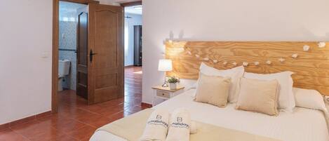 5 chambres, fer et planche à repasser, lit de bébé portatif, Wi-Fi