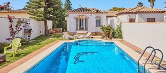 Villa Lola Los Gallos Chiclana de la Frontera by Ruralidays