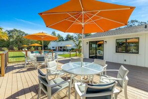 Outdoor dining - Gorgeous 4BD w/Pool & Spa; 5 mins to Sonoma Square (Sonoma)