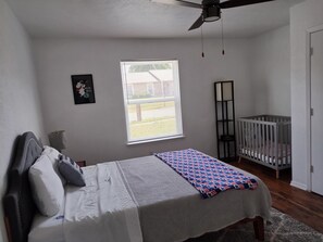 3 chambres, bureau, fer et planche à repasser, Wi-Fi gratuit