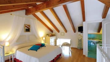 1 bedroom, in-room safe, iron/ironing board, free WiFi