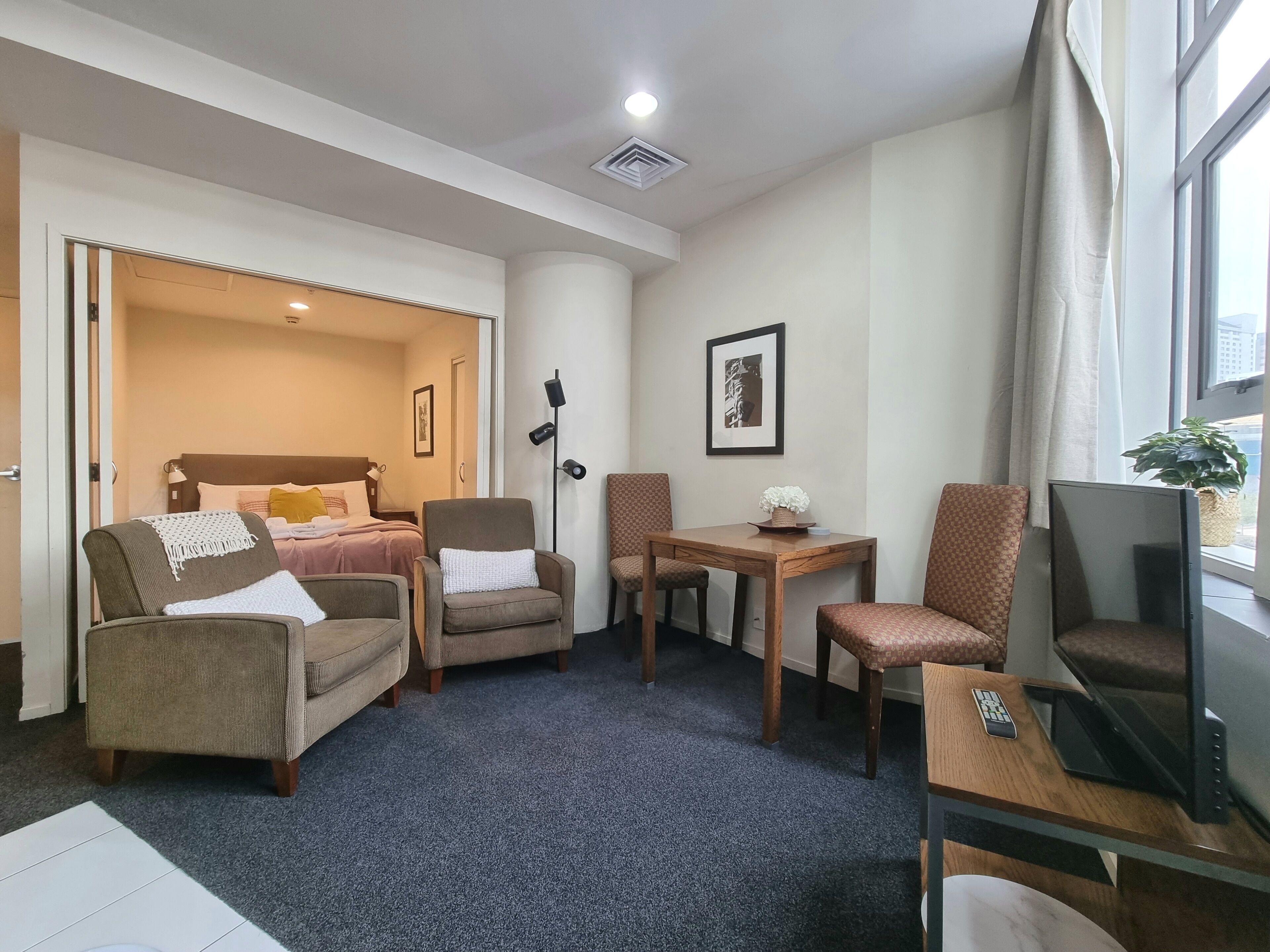 Bright & Cozy 1BR - Kitchen - Laundry