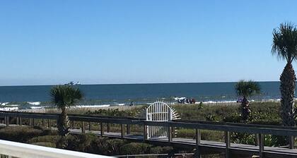 Beachfront with Ocean View, Spa, and Heated Pool in Cape Canaveral