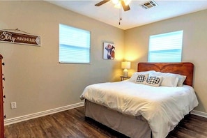 4 bedrooms, iron/ironing board, free WiFi, bed sheets