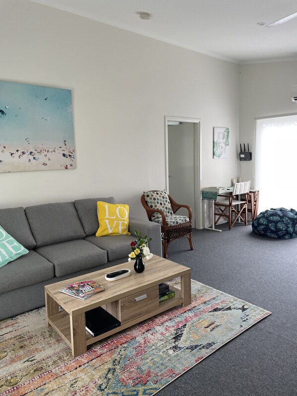 Smart-TV, Netflix, DVD-Player, Streaming-Dienste