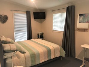 1 slaapkamer, een bureau, een strijkplank/strijkijzer, gratis wifi