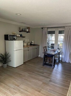 Fridge, microwave, oven, coffee/tea maker - Winter Park Getaway (Winter Park)