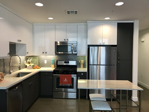 Fridge, microwave, oven, stovetop