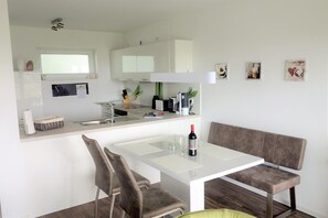 Refrigerador, horno, parrilla de estufa y lavavajillas 