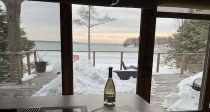 Private Elk Lake Cottage minutes from Elk Rapids