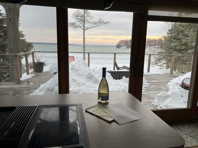 Private Elk Lake Cottage minutes from Elk Rapids