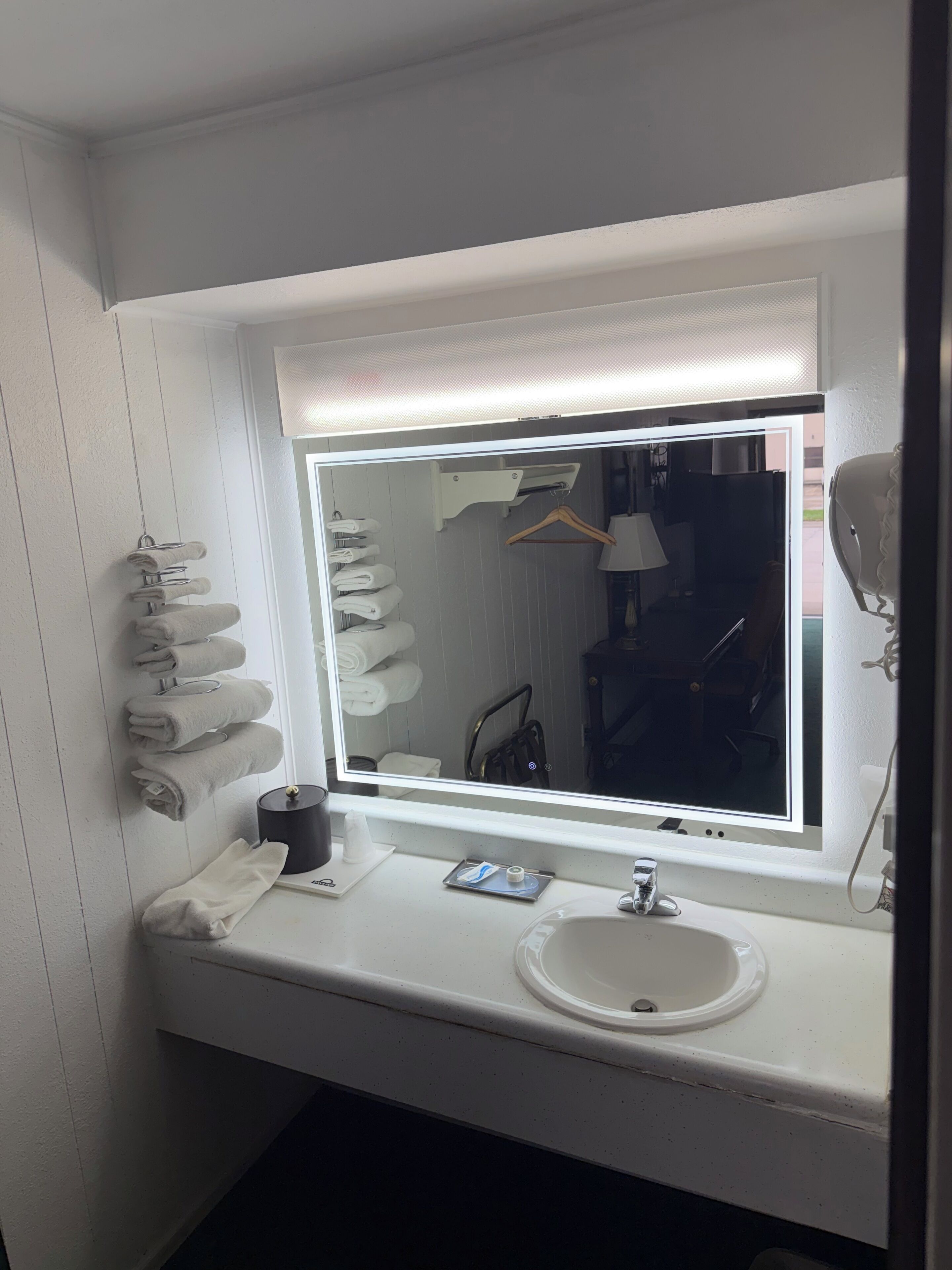 Two Queen Bed Non Smoking | Bathroom | Combined shower/tub, hair dryer, towels