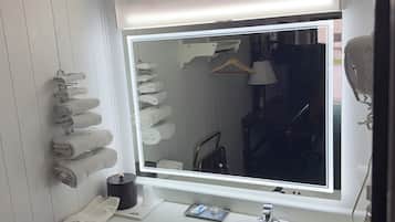 Two Queen Bed Non Smoking | Bathroom | Combined shower/tub, hair dryer, towels