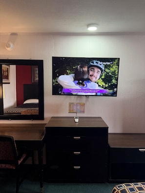 Two Queen Bed Non Smoking | Free WiFi, bed sheets