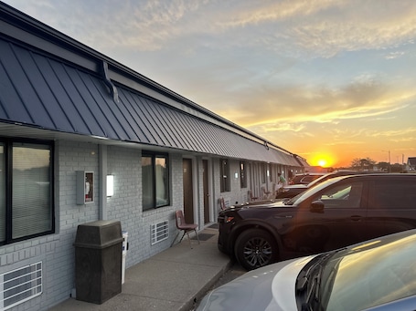 Exterior. Gateway Inn
