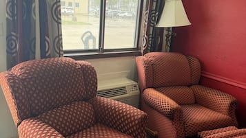 Two Queen Bed Non Smoking | Wi-fi (inkludert) og sengetøy