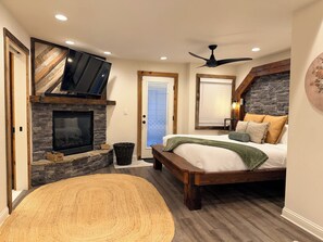 7 bedrooms, desk, iron/ironing board, travel crib