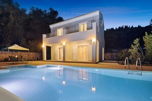 A heated pool - Luxury villa, heated pool, secluded in Saint Stefanos Sinies (Saint Stephanos N/E)