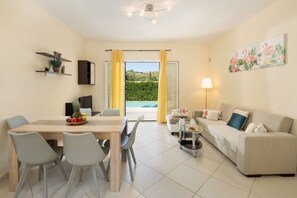 Dining - Luxury villa, heated pool, secluded in Saint Stefanos Sinies (Saint Stephanos N/E)
