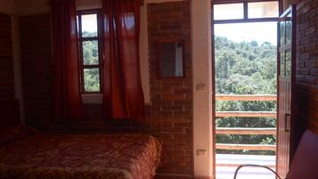 3 chambres, bureau, Wi-Fi gratuit, draps fournis