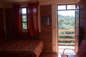 3 bedrooms, desk, free WiFi, bed sheets