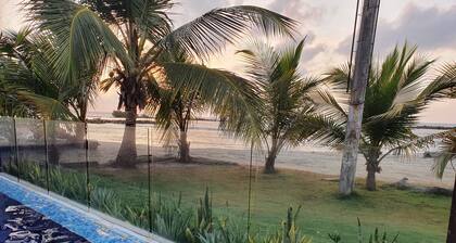 Casa frente al mar con piscina, terraza, aire acondicionado, totalmente dotada.