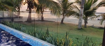 Casa frente al mar con piscina, terraza, aire acondicionado, totalmente dotada.