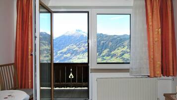 2 Schlafzimmer, Reisekinderbett, kostenloses WLAN