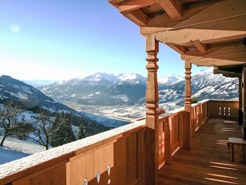 Gemütliche Wohnung in einem Ferienhaus für 5 Gäste mit  W-LAN, TV, Balkon und Haustiere erlaubt