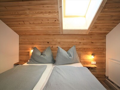 Cosy apartment in villa for 10 guests with WIFI, TV, balcony and pets allowed