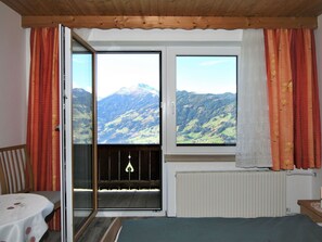 4 室のベッドルーム、旅行用ベビーベッド、WiFi (無料)