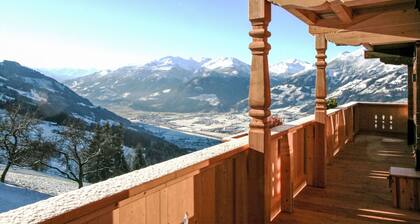 Nice apartment in villa for 10 guests with WIFI, TV, balcony and pets allowed