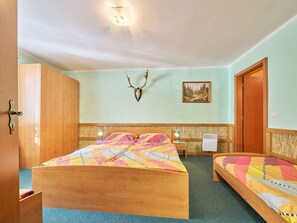1 bedroom, free WiFi, bed sheets