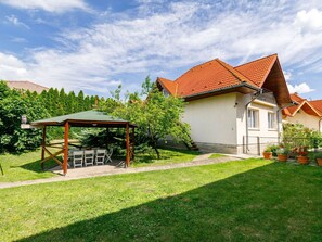 Exterior - Nice apartment for 9 people with A/C, WIFI, TV and patio (Siófok)