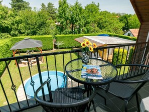 Outdoor dining - Beautiful private villa for 8 guests with private pool, WIFI, TV and terrace (Balatonfüred)