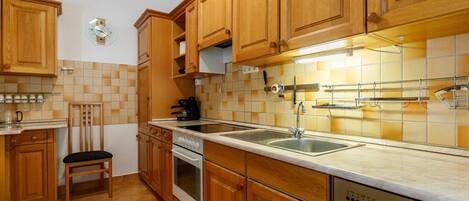 Microondas, horno y periquera