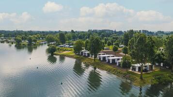 Water, Cloud, Sky, Water Resources, Plant, Natural Landscape, Building, Lake, Tree, Watercourse