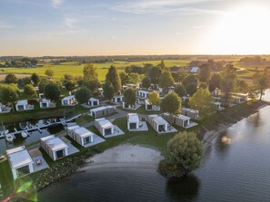 Water, Lucht, Wolk, Watervoorraden, Gebouw, Natuurlijk Landschap, Fabriek, Stedelijk Ontwerp, Meer, Boom