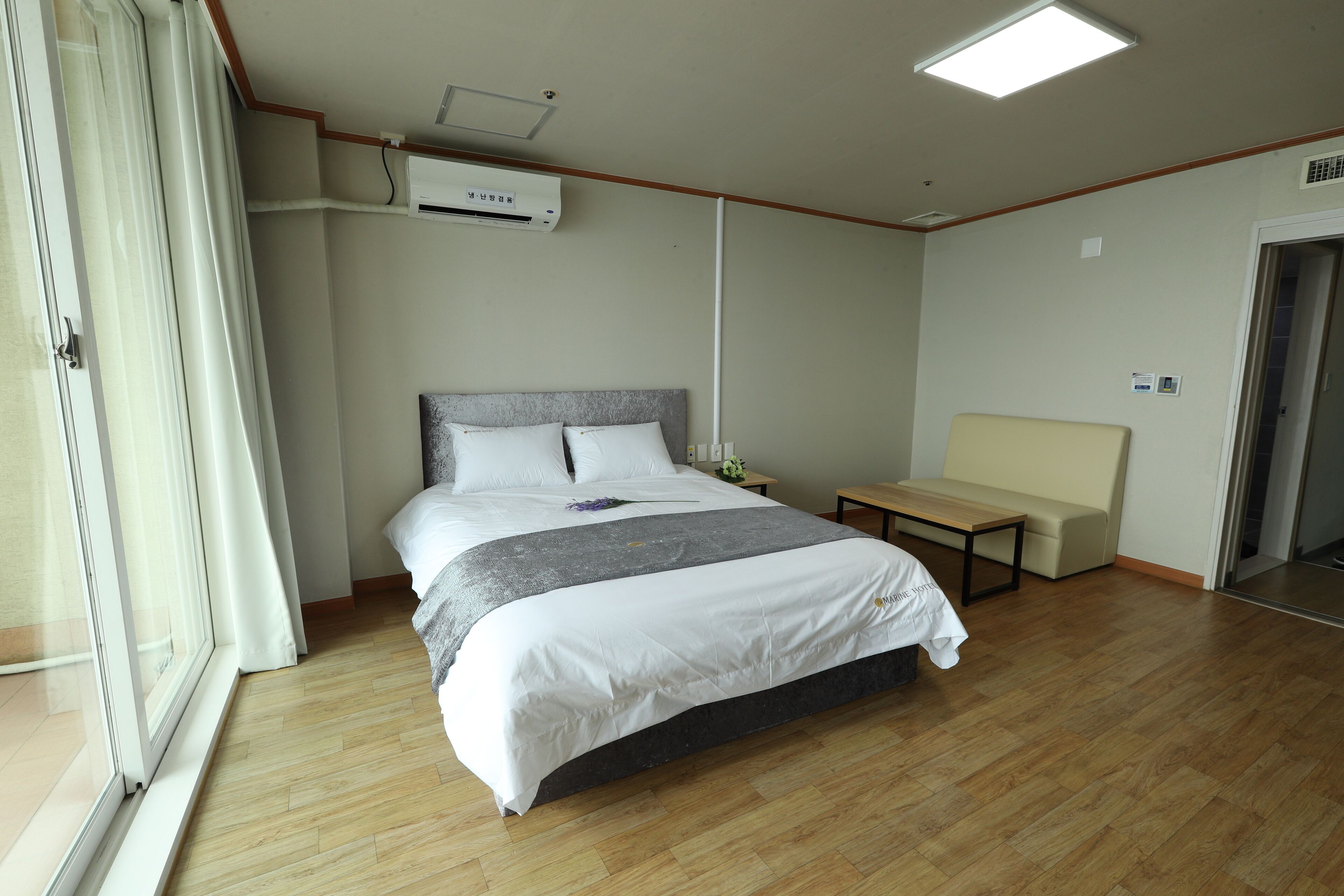 deluxe ocean double room | laptop workspace, free wifi, bed sheets