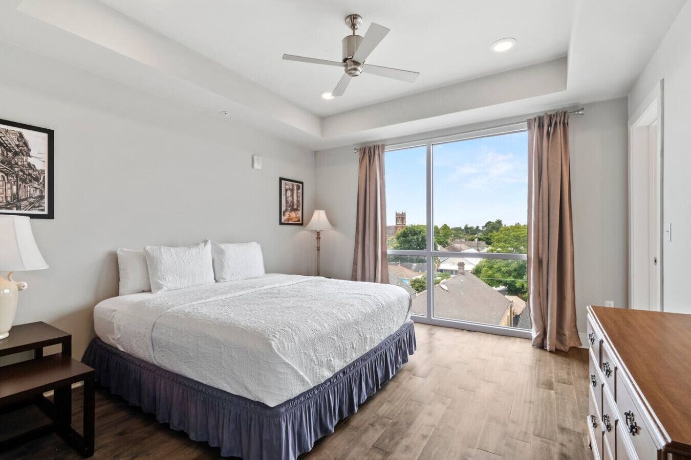 2 多间卧室、办公桌、熨斗/熨衣板、WiFi