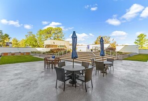 屋外ダイニングエリア