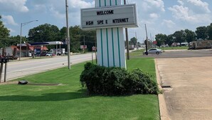A sign for Coachman's Inn Motel with a welcome message and internet availability.