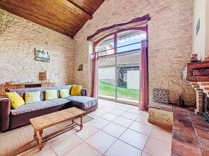 TV, fireplace, DVD player
