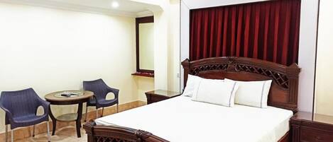 Deluxe kamer, 1 twee- of 2 eenpersoonsbedden | Een strijkplank/strijkijzer, gratis wifi